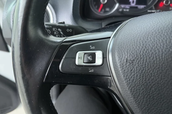 Volkswagen Up! (2021) — foto 6 van 20