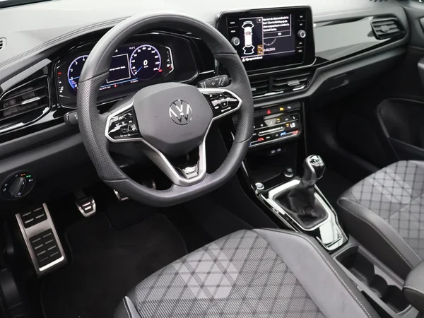 VOLKSWAGEN T-Roc (2023) — foto 18 van 24