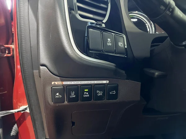 Mitsubishi Outlander (2018) — foto 7 van 21