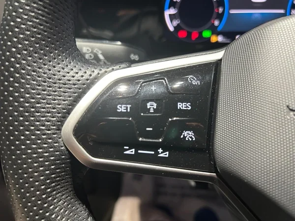VOLKSWAGEN Golf VIII SW (2024) — foto 8 van 28