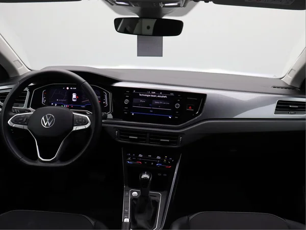 VOLKSWAGEN Taigo (2024) — foto 12 van 17