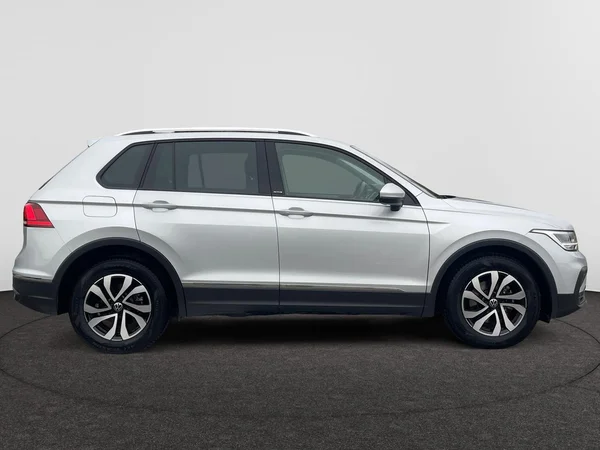 VOLKSWAGEN Tiguan (2021) — foto 21 van 24