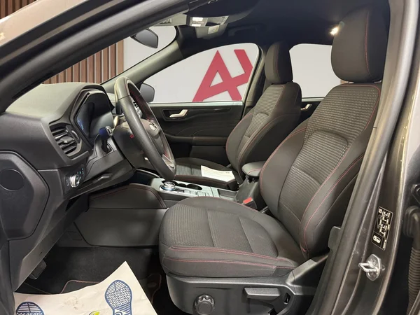 Ford Kuga (2023) — foto 4 van 30