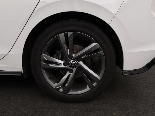 VOLKSWAGEN Golf (2022) — foto 7 van 28