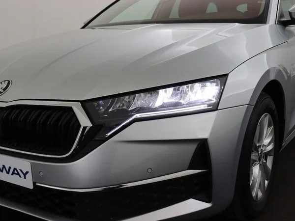 SKODA Octavia Combi (2024) — foto 9 van 19