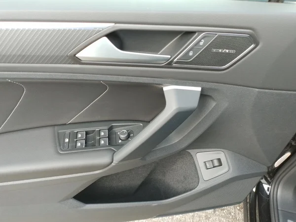 VOLKSWAGEN Tiguan (2025) — foto 5 van 15
