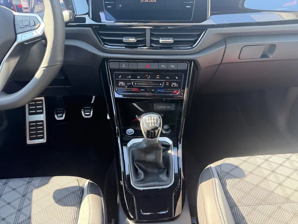 VOLKSWAGEN T-Roc (2026) — foto 4 van 21