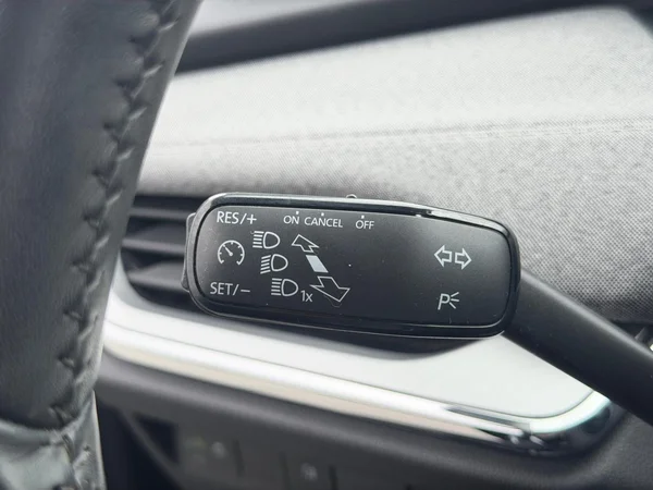 SKODA Enyaq (2021) — foto 2 van 19