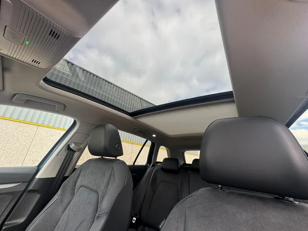 VOLKSWAGEN Golf VIII SW (2026) — foto 2 van 19