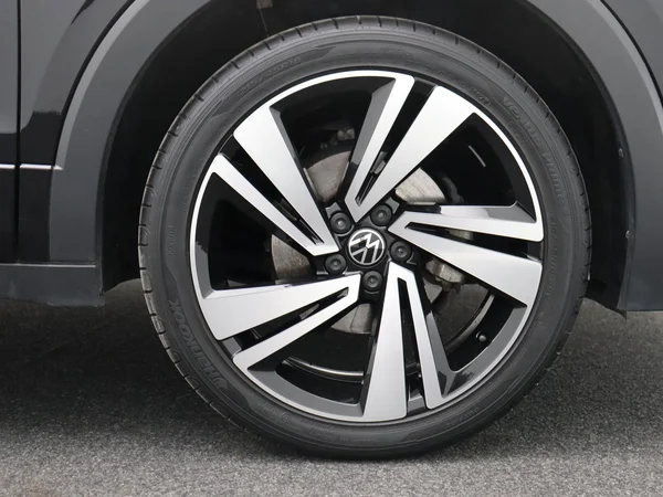 VOLKSWAGEN T-Cross (2024) — foto 3 van 16