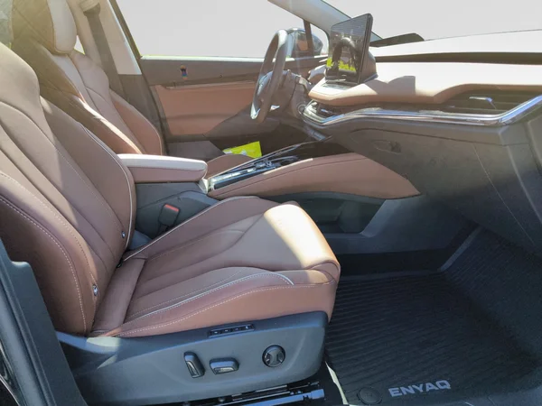 SKODA Enyaq Coupé (2025) — foto 2 van 37