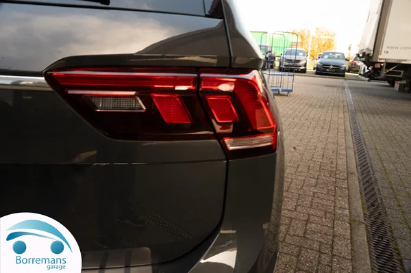 Volkswagen Tiguan (2021) — foto 2 van 39