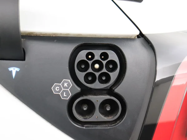 TESLA Model 3 (2024) — foto 20 van 28