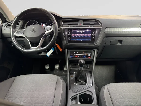 VOLKSWAGEN Tiguan (2020) — foto 15 van 19