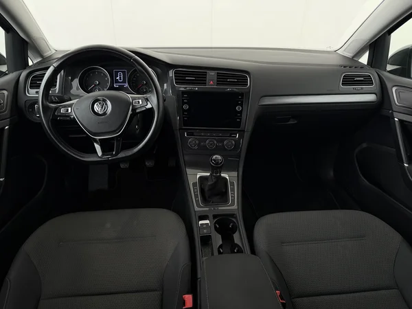 VOLKSWAGEN Golf (2018) — foto 26 van 26
