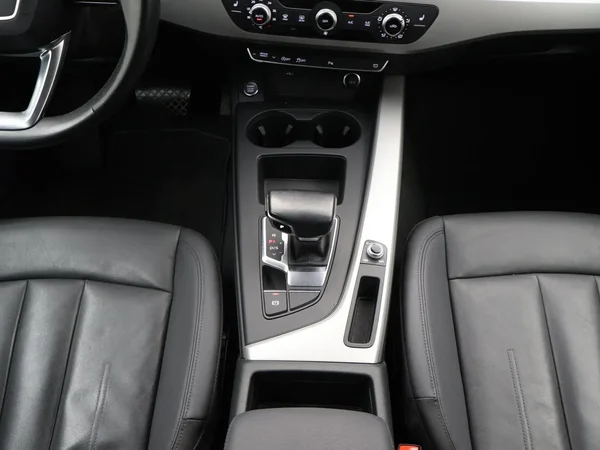 Audi A4 (2022) — foto 20 van 31