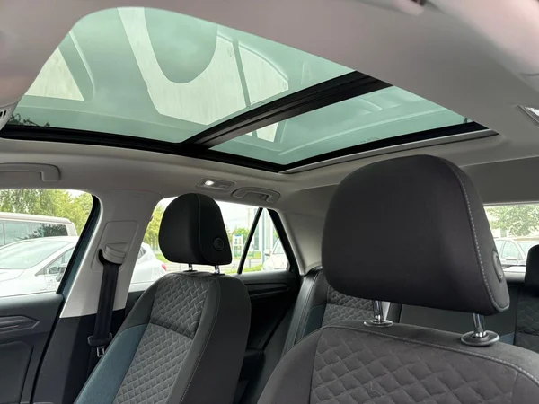 VOLKSWAGEN T-Roc (2020) — foto 8 van 22
