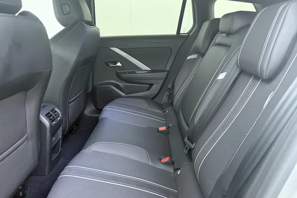 Opel Astra Sports Tourer (2024) — foto 18 van 19