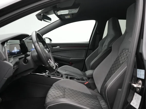 VOLKSWAGEN Golf VIII (2022) — foto 14 van 31
