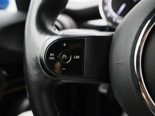MINI One (2022) — foto 9 van 35