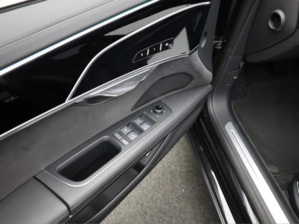 AUDI A8 Long PHEV (2023) — foto 6 van 25