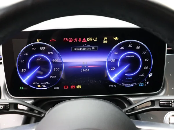 Mercedes-Benz EQE (2025) — foto 9 van 34