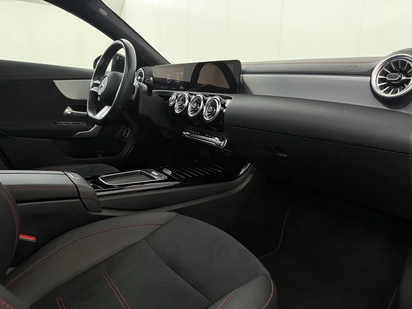 MERCEDES CLA 250 (2023) — foto 3 van 34