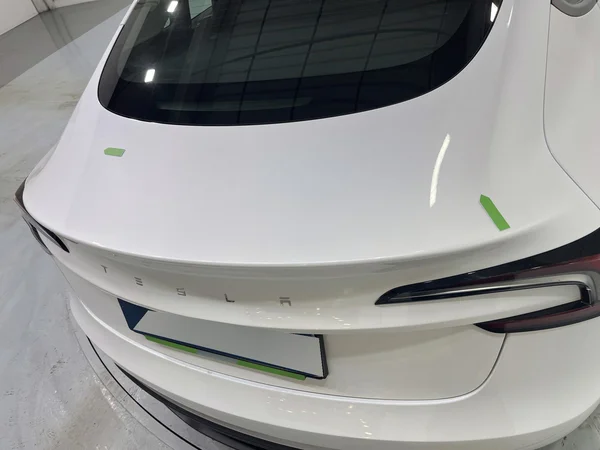 Tesla Model 3 (2024) — foto 25 van 47