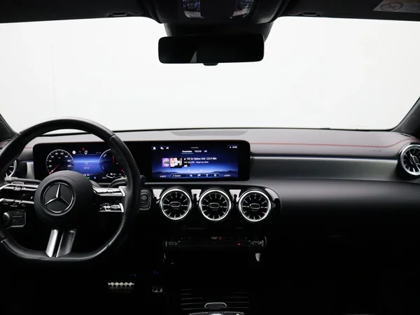 Mercedes-Benz CLA (2024) — foto 17 van 32