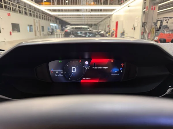 Peugeot 308 (2023) — foto 2 van 13
