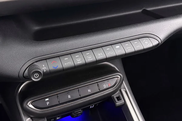 Jeep E-Avenger (2023) — foto 21 van 44