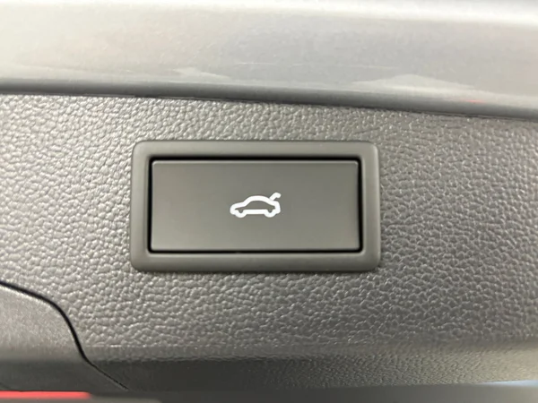 SKODA Superb Combi PHEV (2025) — foto 2 van 15