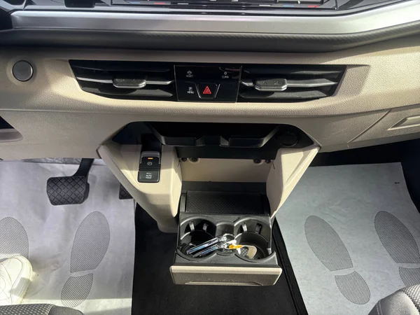 VOLKSWAGEN Multivan T7 Long (2025) — foto 8 van 22