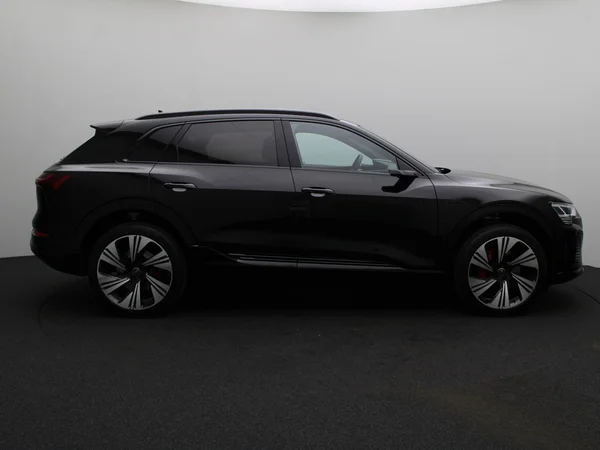 AUDI Q8 e-tron (2024) — foto 19 van 32