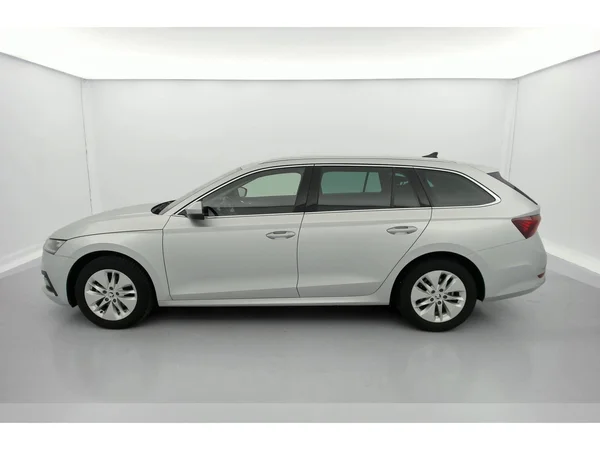 SKODA Octavia Combi (2022) — foto 36 van 36