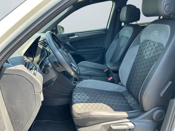 VOLKSWAGEN Tiguan (2024) — foto 2 van 37