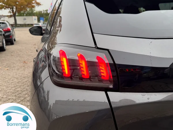 Peugeot 208 (2022) — foto 2 van 34