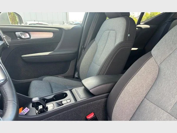 Volvo XC40 (2024) — foto 13 van 29