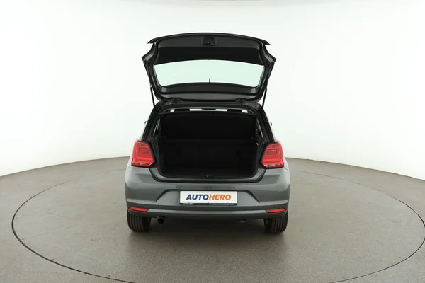 Volkswagen Polo (2016) — foto 7 van 16