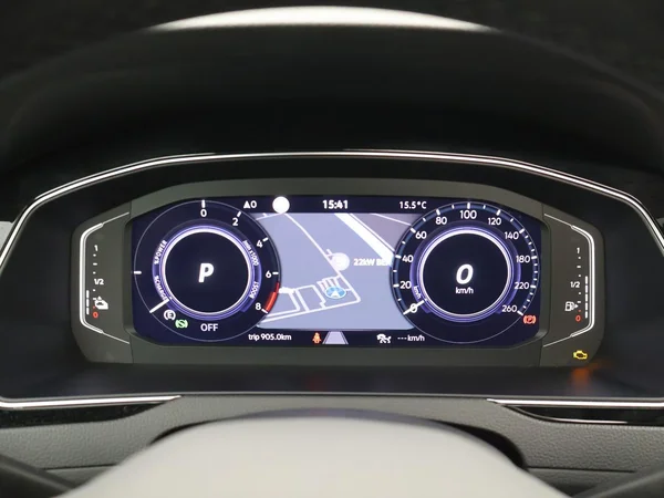 VOLKSWAGEN Passat Variant GTE (2022) — foto 7 van 29