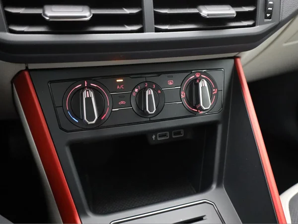 VOLKSWAGEN Polo (2018) — foto 8 van 20