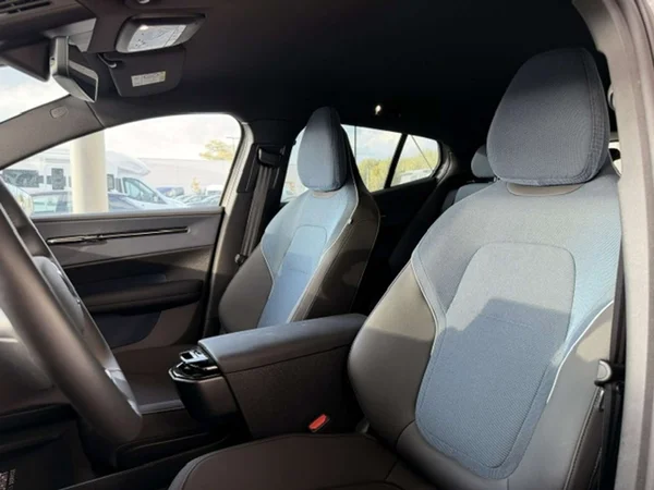 Volvo EX30 (2024) — foto 2 van 20