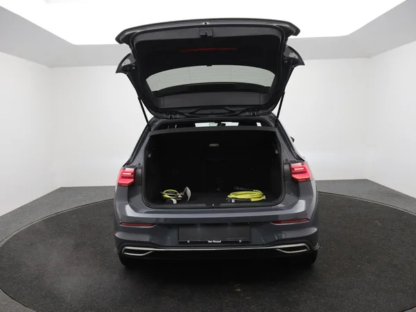 VOLKSWAGEN Golf VIII GTE (2022) — foto 8 van 31