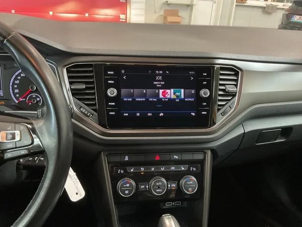 VOLKSWAGEN T-Roc (2019) — foto 11 van 51