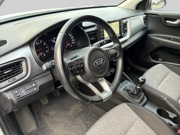 Kia Stonic (2018) — foto 16 van 16