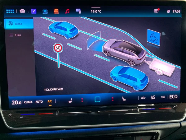 VOLKSWAGEN ID.7 Tourer (2024) — foto 2 van 24