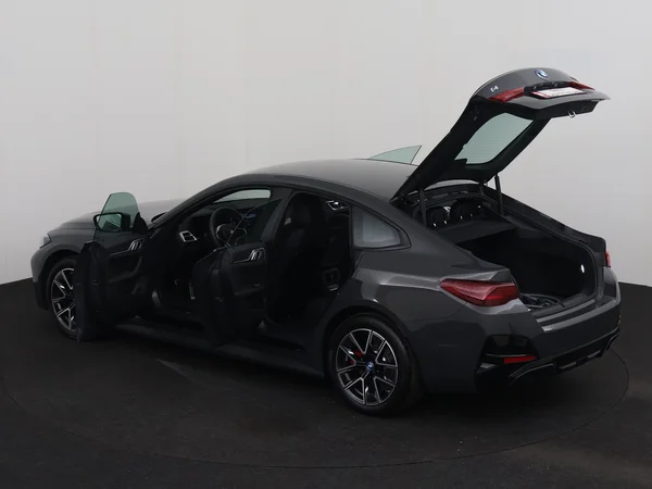 BMW i4 (2024) — foto 30 van 31