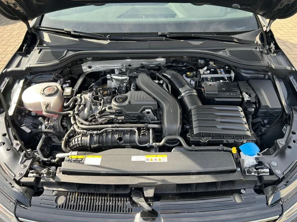 VOLKSWAGEN Golf VIII (2025) — foto 2 van 24