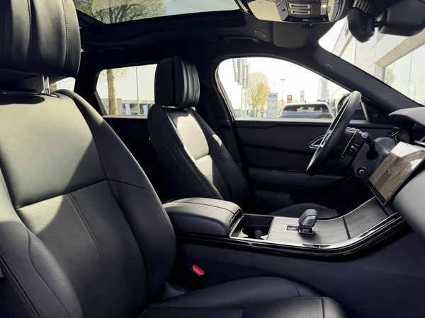 Land Rover Range Rover Velar (2024) — foto 3 van 28