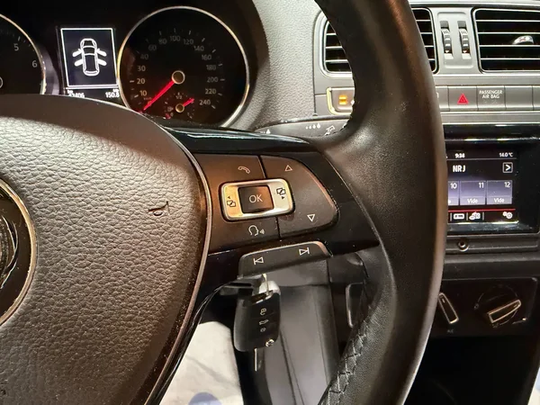 Volkswagen Polo (2015) — foto 3 van 23